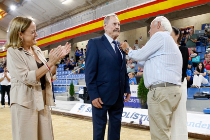 To�o G�mez recibe la Insignia de Oro de la Federaci�n Espa�ola de Bolos 