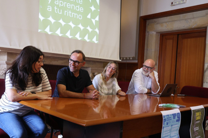 UNATE presenta en Reinosa su programa para el curso 2026-27 con nuevas oportunidades de aprendizaje y participaci�n para las personas mayores