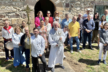 Los vecinos de Santa Maria de Aguayo celebran el Corpus