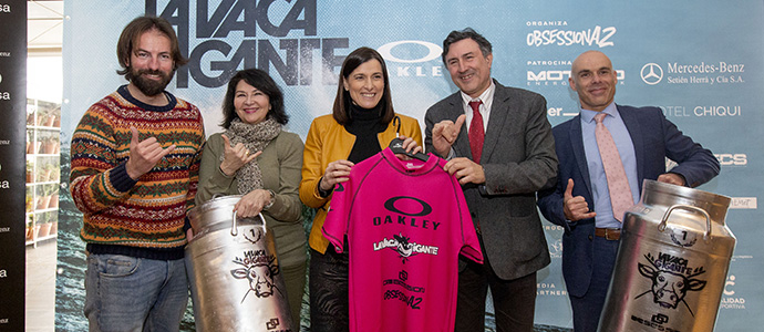 A la espera de La Vaca Gigante