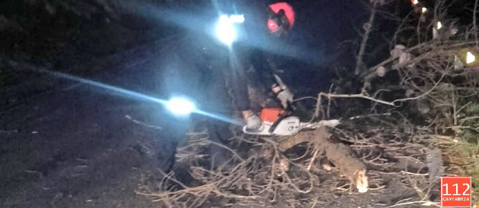 El 112 coordina 58 incidencias por las fuertes rachas de viento