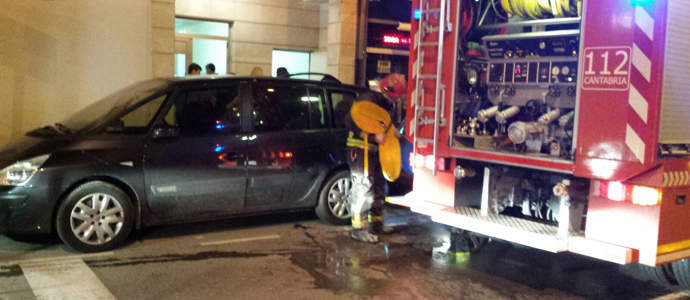El 112 extingue un incendio en un garaje de Santoa