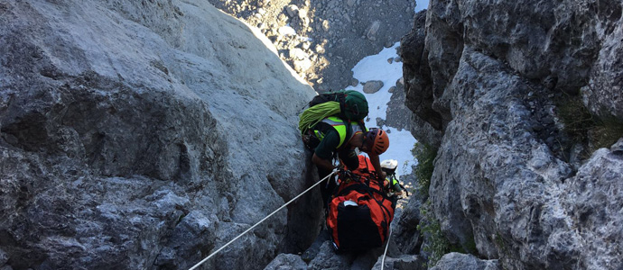 El 112 y el Greim rescatan a dos montaeros heridos en Picos de Europa