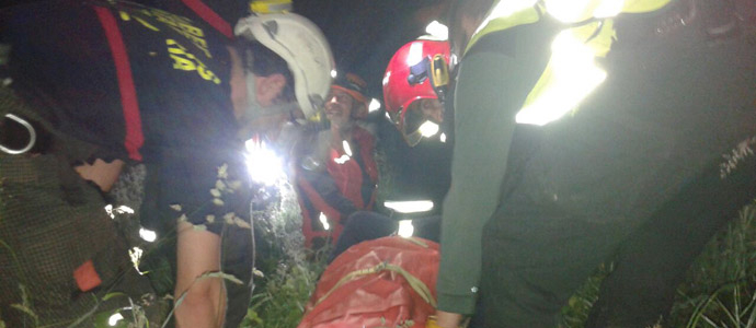 El 112 rescata a un pescador cado al Nansa 