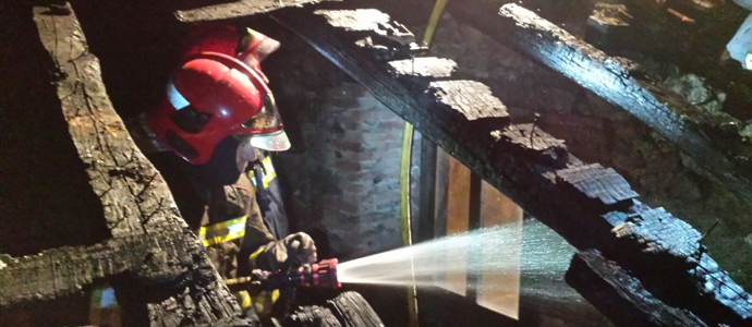 El 112 sofoca el incendio de la chimenea en una vivienda de Arnuero
