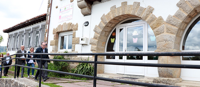 180.000 euros para reparar firmes y rehabilitar la Casa de los Maestros