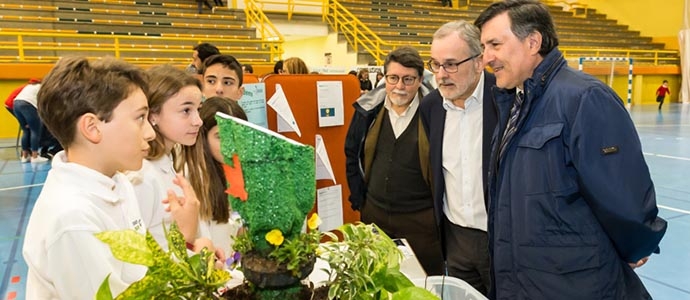 Unos 200 alumnos de 13 centros participan en la V Feria de la Ciencia promovida por la Universidad de Cantabria