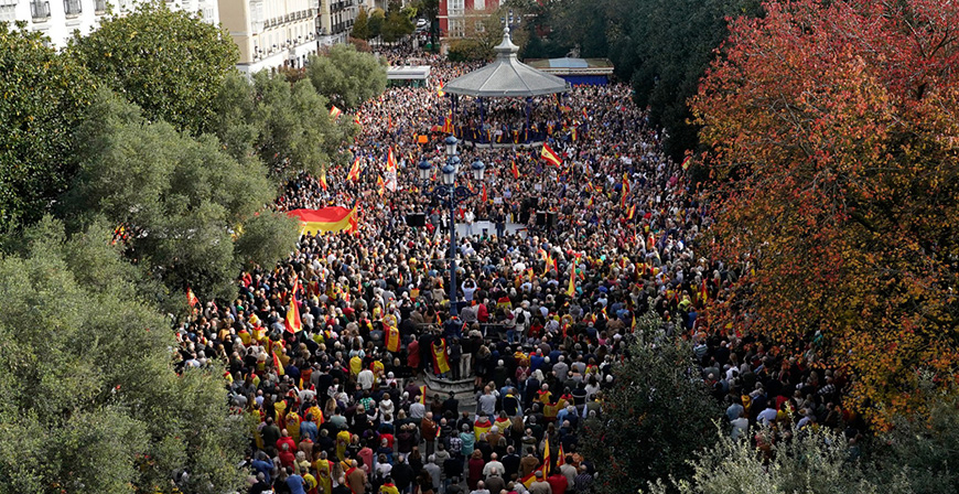 Unas 20.000 personas se concentran en Santander contra la amnista