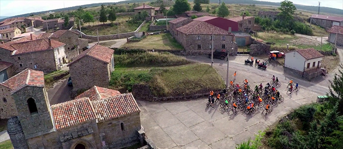240 aventureros participan en la 'BTT Pedaleando por el Romnico'
