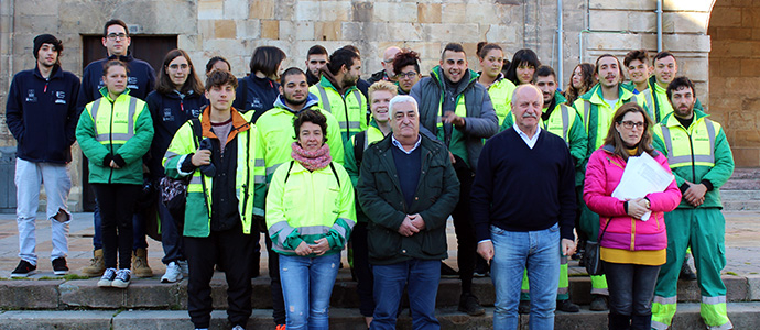 Los 25 alumnos de la Escuela Taller de Reinosa firman sus contratos