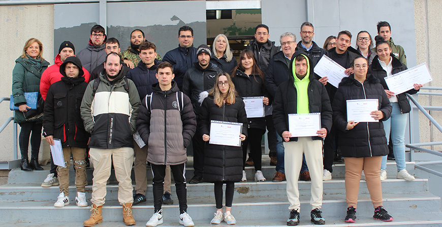 Los 28 alumnos-trabajadores de la II Escuela de Talento Joven del Ayuntamiento de Reinosa reciben sus diplomas
