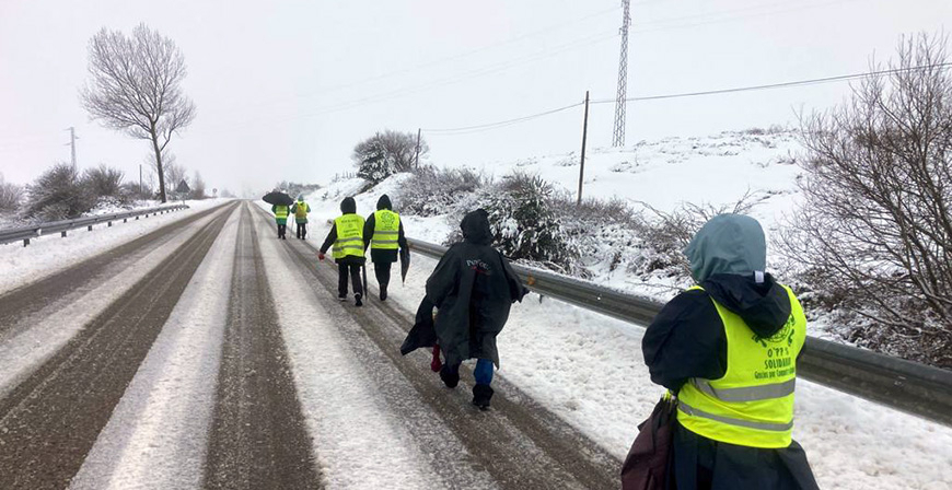 33.000 pasos solidarios entre la nieve unen Campoo de Yuso, Enmedio y Suso