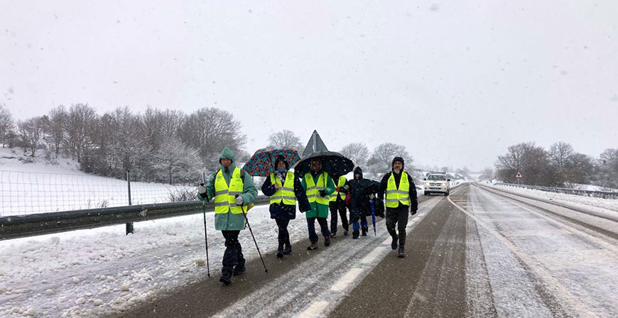 33.000 pasos solidarios entre la nieve unen Campoo de Yuso, Enmedio y Suso