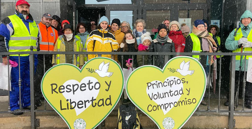 33.000 pasos solidarios entre la nieve unen Campoo de Yuso, Enmedio y Suso