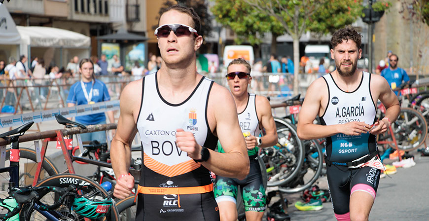 Unos 400 deportistas participan en el VII Triatln de Aguilar de Campoo
