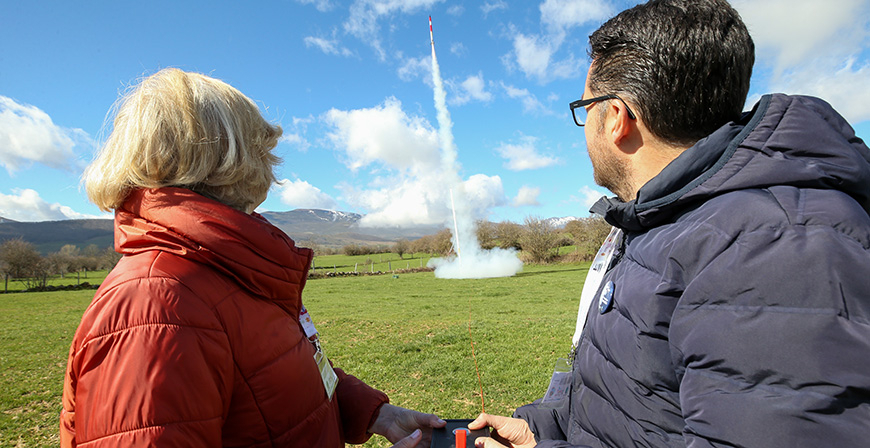 450 alumnos de seis centros educativos de Cantabria participan en el lanzamiento de un cohete con satlites en Fontibre 