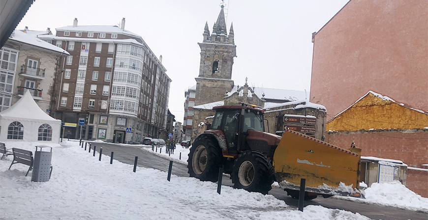46 quitanieves y 16.110 toneladas de fundentes para hacer frente a las nevadas en Cantabria este fin de semana