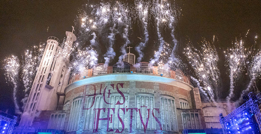 Unas 5.000 personas presenciaron anoche la primera sesin del espectculo de apertura del Ao Jubilar en Torrelavega
