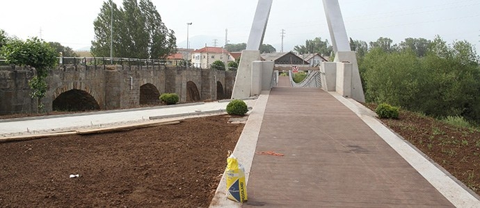 El 62,7% de los internautas de Vive Campoo califican de insuficiente la pasarela peatonal de Matamorosa