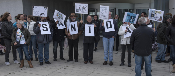 Abrazo reivindicativo al Hospital Tres Mares