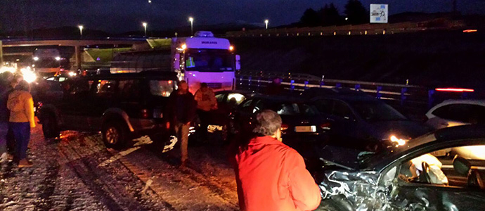 Un accidente mltiple en la A-8 deja a 9 personas heridas leves