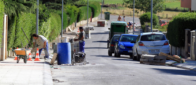 Aceras nuevas para la urbanizacin Mirasierra de Nestares