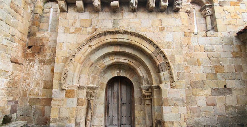 El acondicionamiento del entorno de la iglesia de Bolmir cumple 25 aos