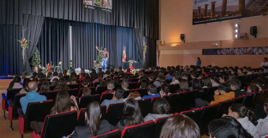 El actor senegal�s Thimbo Samb particip� en la Primavera Cultural con 'Los sue�os son vida'
