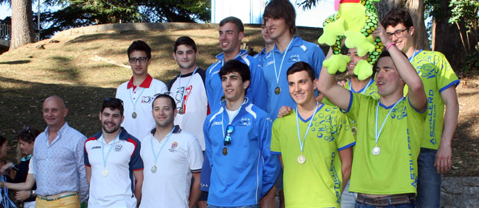 La AD Campurriana consigue 14 podios en el trofeo de natacin ms antiguo de Cantabria