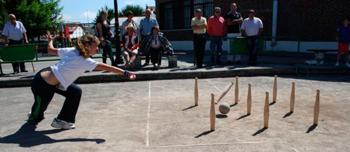 Las ADC Cuegles y Matamorosa organizan torneos de bolos y ajedrez para las fiestas