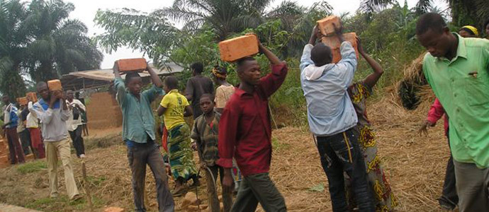 Adelante con frica construye una escuela en El Congo
