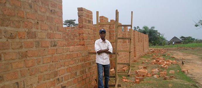 Adelante con frica construye una escuela en El Congo