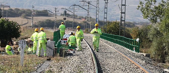 Adif concluye la mejora del puente ferroviario que une Matamorosa y Reinosa