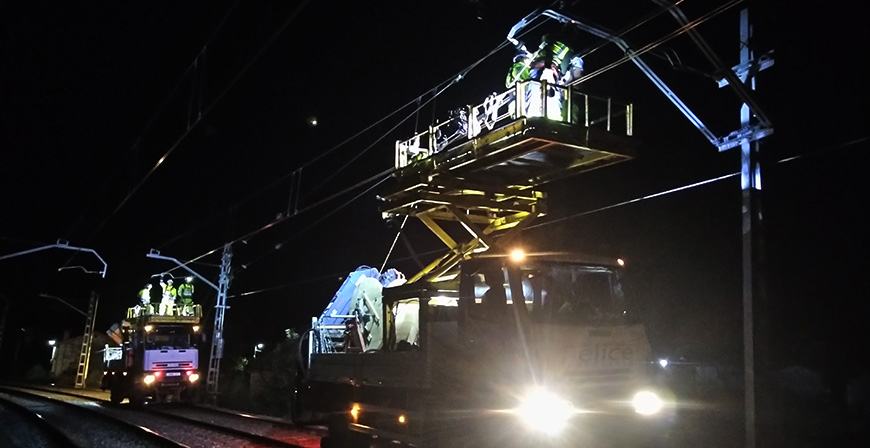 Adif finaliza las obras de mejora de la catenaria entre Reinosa y  Los Corrales de Buelna