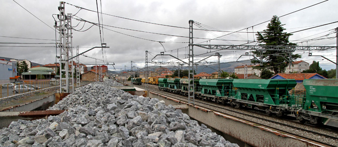 Adif inicia la renovacin de balasto entre Mataporquera y Torrelavega