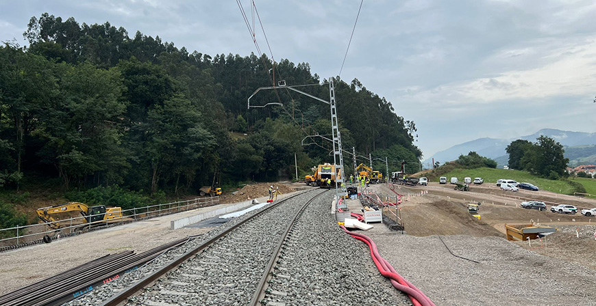 Adif recupera la circulacin de la lnea a Santander, tras completar las obras ms complejas de la duplicacin viaria entre Renedo y Guarnizo
