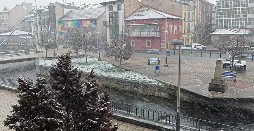 Aemet prev acumulaciones de 15 centmetros de nieve por encima de los 800 metros entre esta tarde y maana por la maana