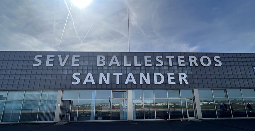 El aeropuerto Seve Ballesteros inicia la temporada de invierno con ms plazas y mejoras en los enlaces con Madrid, Barcelona y Gran Canaria
