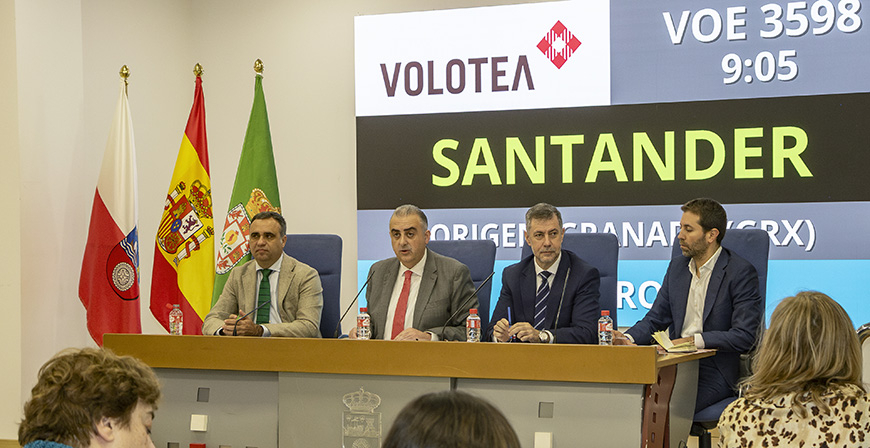 El aeropuerto Seve Ballesteros-Santander estrena este viernes vuelo con Granada