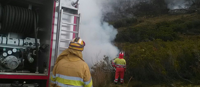 Prosigue el incendio en la zona de Fuente Arenosa