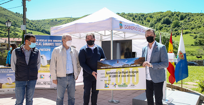 Aguayo recibe el premio al municipio ms reciclador de Cantabria