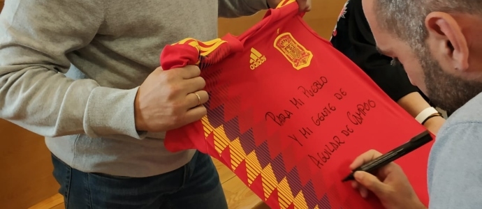 Aguilar de Campoo homenajea a Pedro Lpez, seleccionador nacional de equipo femenino Sub-20