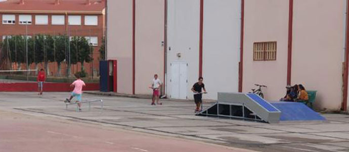 Aguilar crea una pista de skate junto al polideportivo