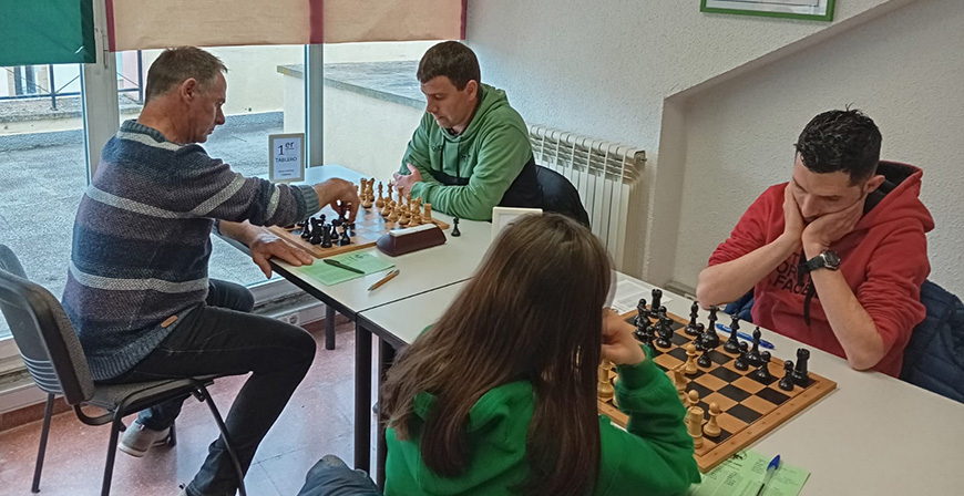 Los ajedrecistas campurrianos empatan contra el Pilagos 