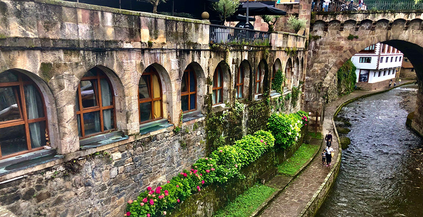 El albergue de peregrinos Plaza Mayor de Potes inicia la temporada con su reapertura en Jueves Santo