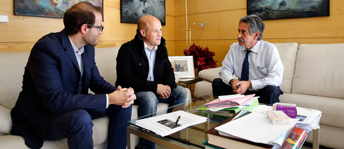 El alcalde de Brcena solicita a Revilla la mejora de la carretera a Pujayo