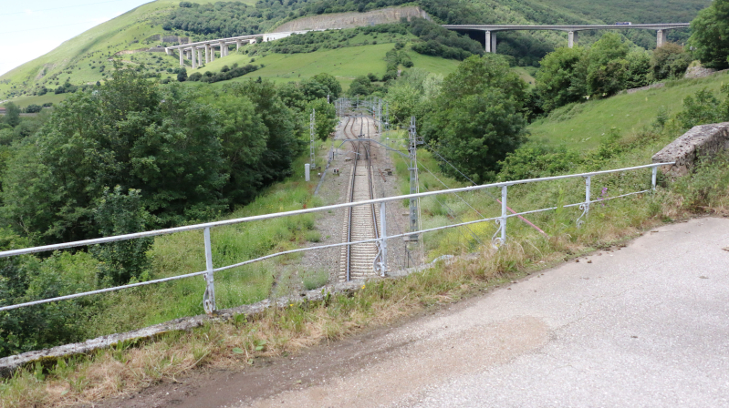 El alcalde de Santiurde de Reinosa exige una actuacin inmediata en el puente sobre la lnea ferroviaria ante el riesgo de derrumbe