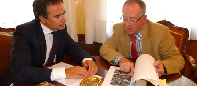 El alcalde de Yuso se rene con el presidente de la CHE