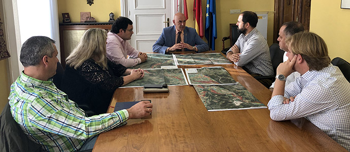 Los alcaldes de la cuenca del Saja evalan con el delegado del Gobierno el problema de las inundaciones