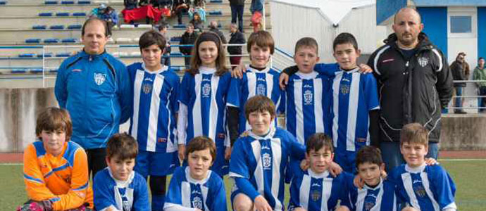 Los alevines de CD Naval se proclaman campeones de liga y ascienden a Segunda
